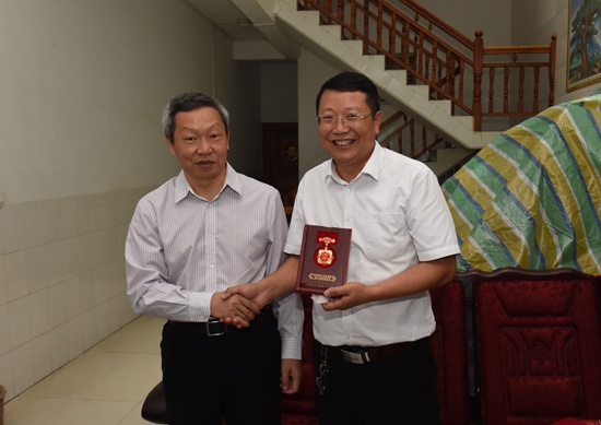 看望杨立海.JPG 看望杨立海.JPG