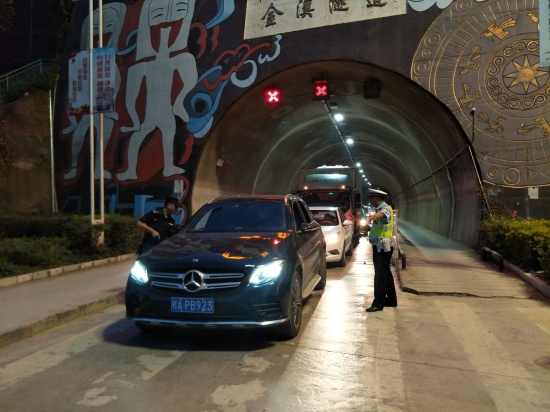 石华辉教导员.jpg