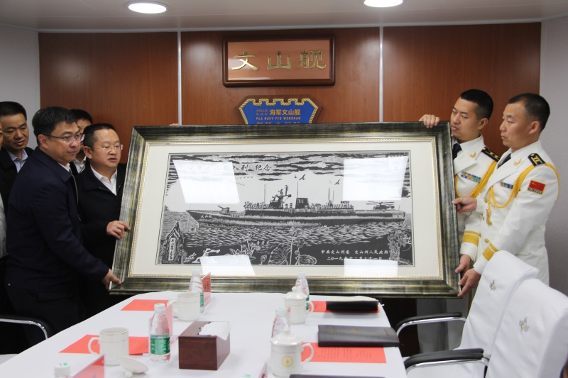 赠送纪念品.jpg