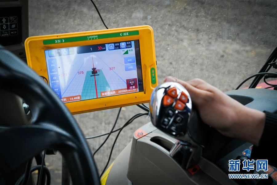 (在习近平新时代中国特色社会主义思想指引下——新时代新作为新篇章·习近平总书记关切事·图文互动)(3)让农民挑上“金扁担”——农业现代化的生动实践扫描