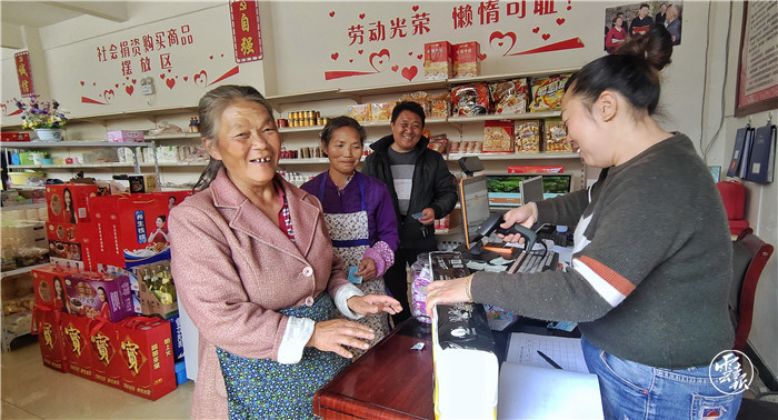 幸福超市里,用美德换幸福 刘珈彤 摄.jpg 幸福超市里,用美德换幸福 刘珈彤 摄.jpg