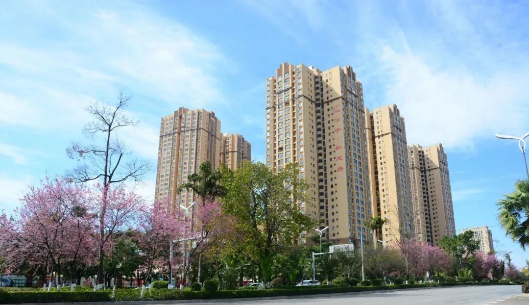 文山市：小区秀美如画10.jpg
