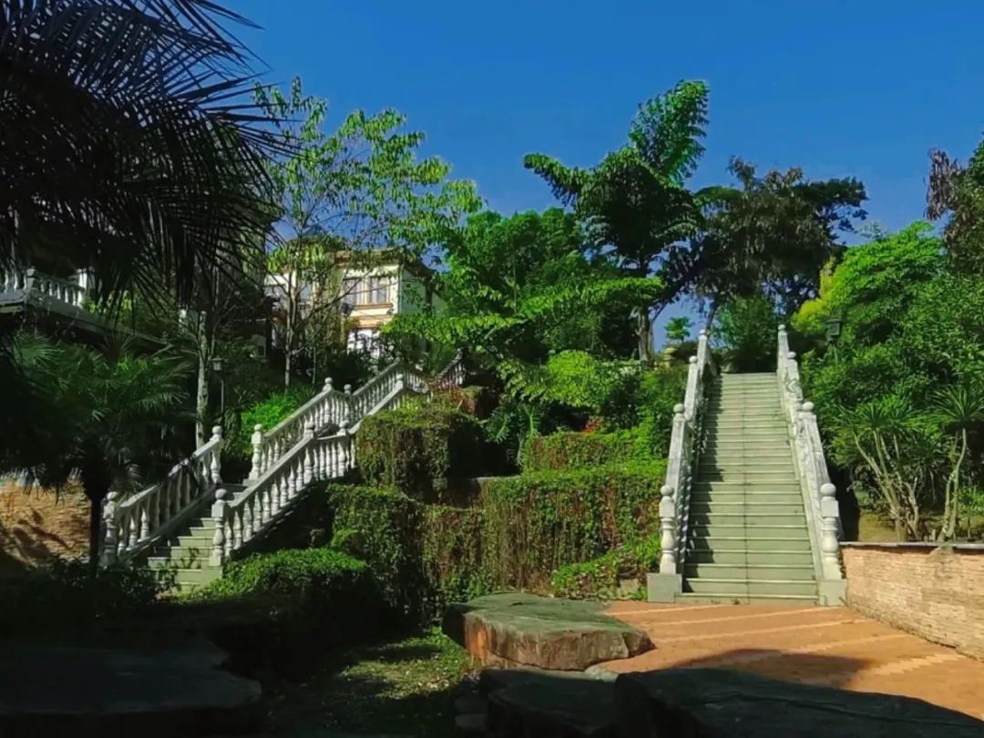 文山市：小区秀美如画14.jpg