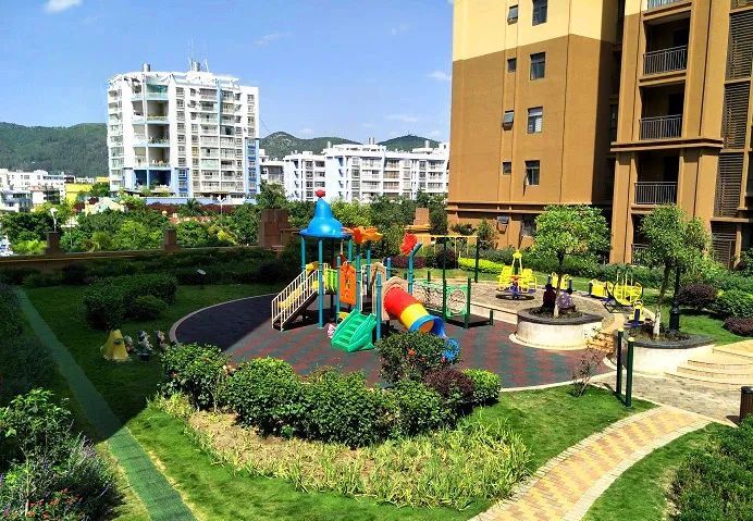 文山市：小区秀美如画8.jpg