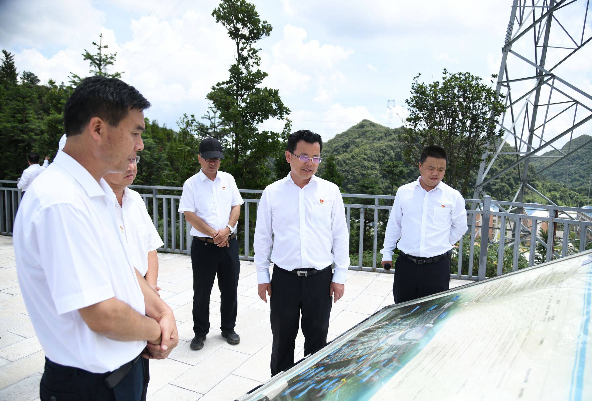陈明在云南富宁产业园区调研省委巡视反馈问题整改和园区建设工作。.jpg