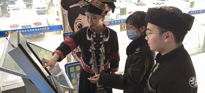 云南日报3.jpg