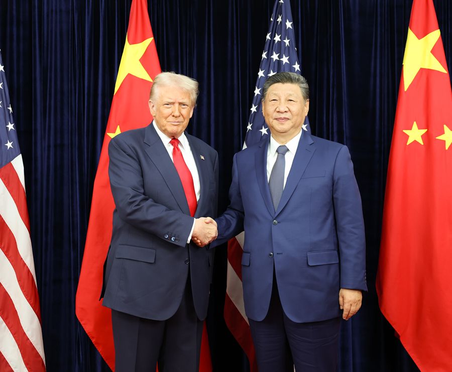当地时间10月30日，国家主席习近平在釜山同美国总统特朗普举行会晤。