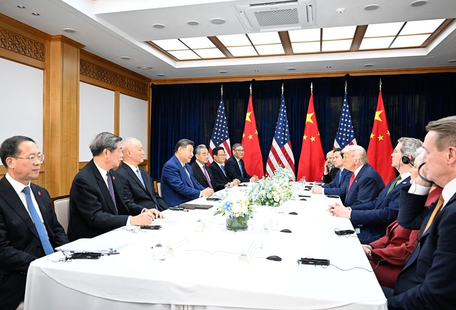 当地时间10月30日，国家主席习近平在釜山同美国总统特朗普举行会晤。
