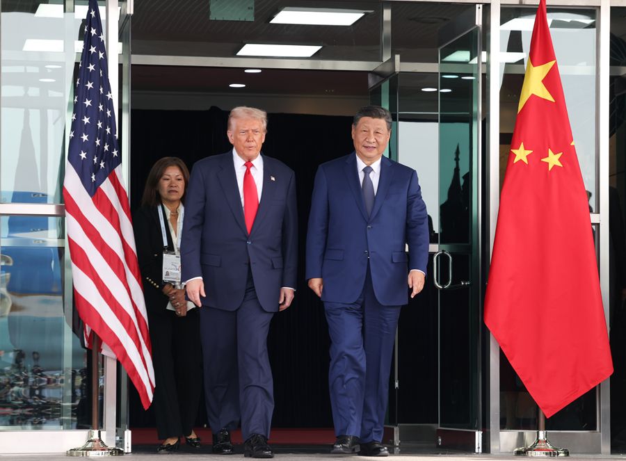 当地时间10月30日，国家主席习近平在釜山同美国总统特朗普举行会晤。