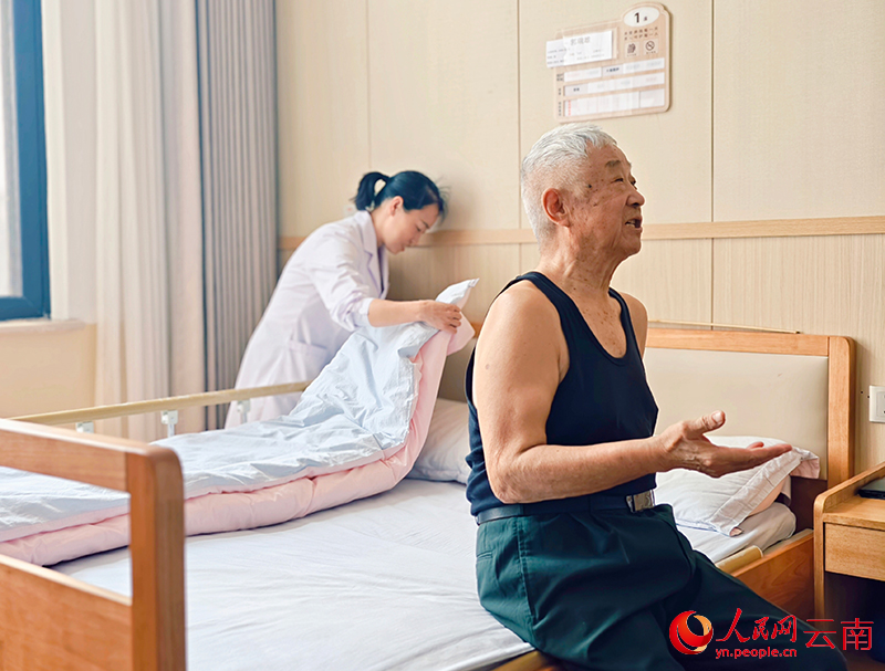 【3】郭瑞雄老人在养护中心住得舒心。人民网-尹馨摄