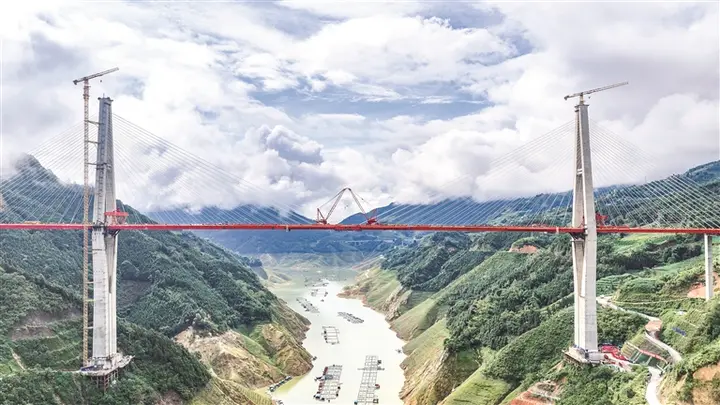 飞虹联疆滇 钢铁破峰峦
——马鹿塘特大桥与文蒙铁路建设掠影