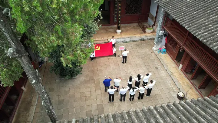 红韵洒戛竜：边疆星火照亮振兴之路