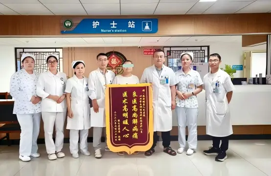 麻栗坡县人民医院：治病更治心，锦旗赠仁医