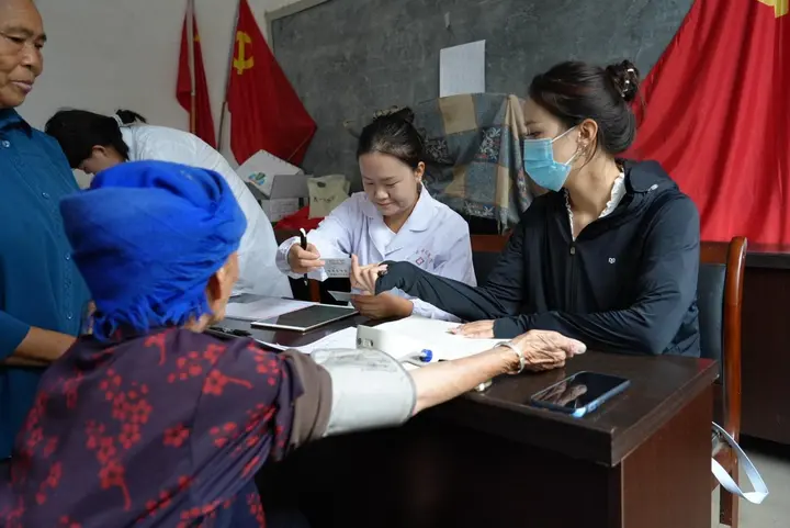 巡诊进村 防病到家 守护万家安康 ——西畴县兴街中心卫生院深耕医防融合惠民生
