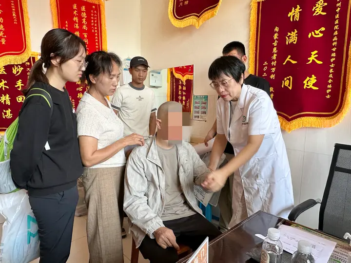 家门口看名医！国内神经科专家走进文山州中医医院开展公益义诊活动