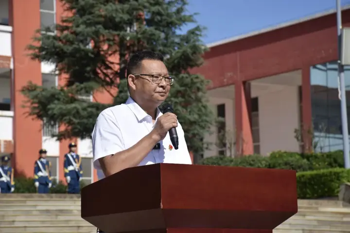  被教育部“点名”的校长金成跃：让老师有底气、有尊严、有热爱