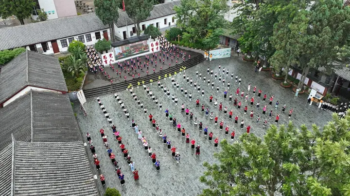 文山州全民阅读系列活动走进广南城区第一小学校
