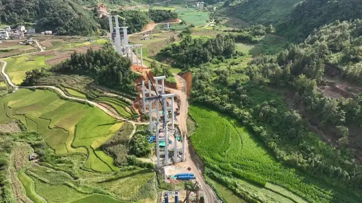 中秋我在岗 | 节日坚守筑路 匠心护航西广高速建设