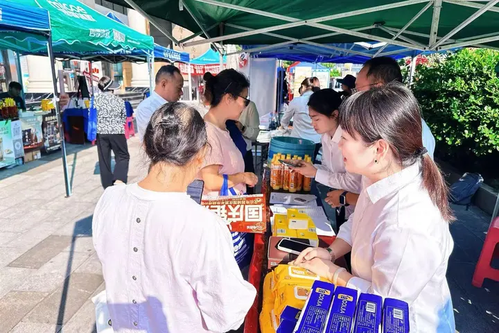 重阳敬老 金融暖心！工行文山分行走进文山州老年大学送关怀