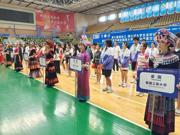 5国11所高校120名师生齐聚文山以球会友