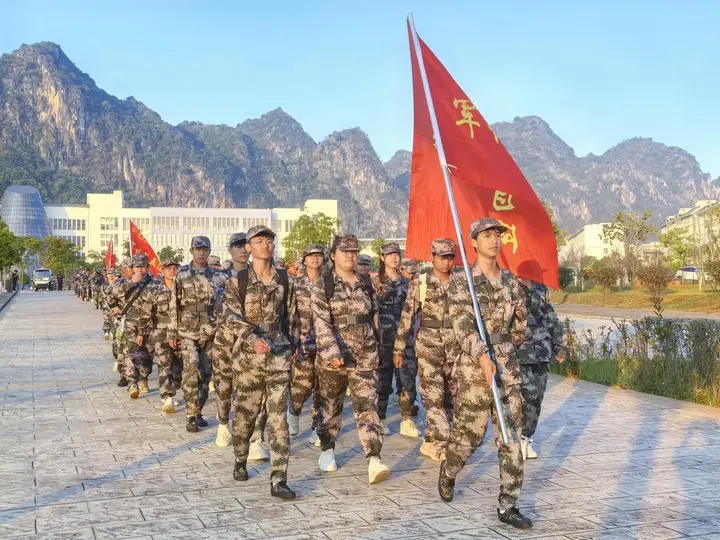  15公里！文山学院这场徒步拉练很热血