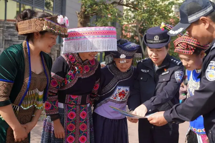 广南：警民同心护“圆梦”  民族团结一家亲